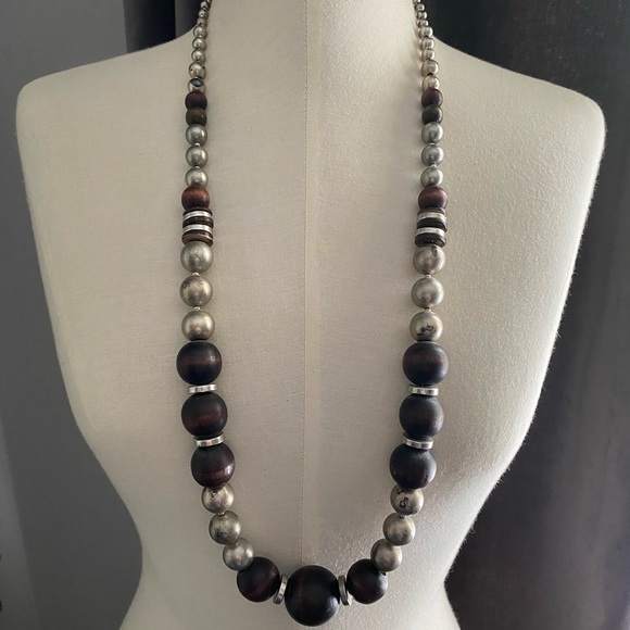 Vintage looking wood and silver bead necklace - Picture 2 of 4